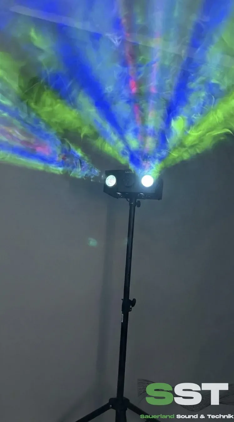 Die enthaltene Nebelmaschine, Lichtstrahlen werden im Nebel sichtbar