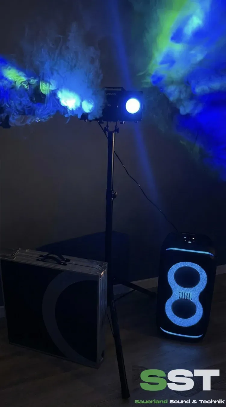 Pure Party Set mit Partybox, Nebelmaschine und Bierpongtisch